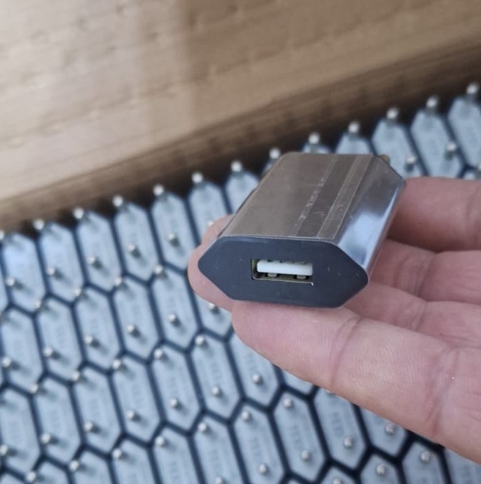 Сетевое З/У 1*USB Т04-1000mAh (5/100)