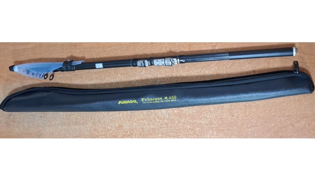 Спиннинг телескоп Mikado с/к, 10-30гр, чехол кожа, Carbon 98%, 4,5м